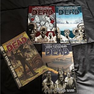 The Walking Dead Comic Book Set